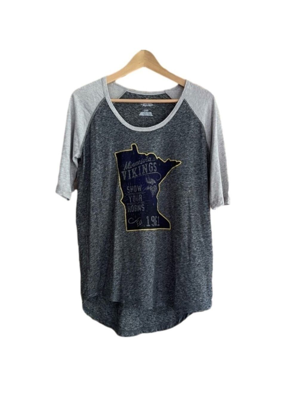 Minnesota Vikings “Show Your Horns” raglan sleeve ringer tee size large